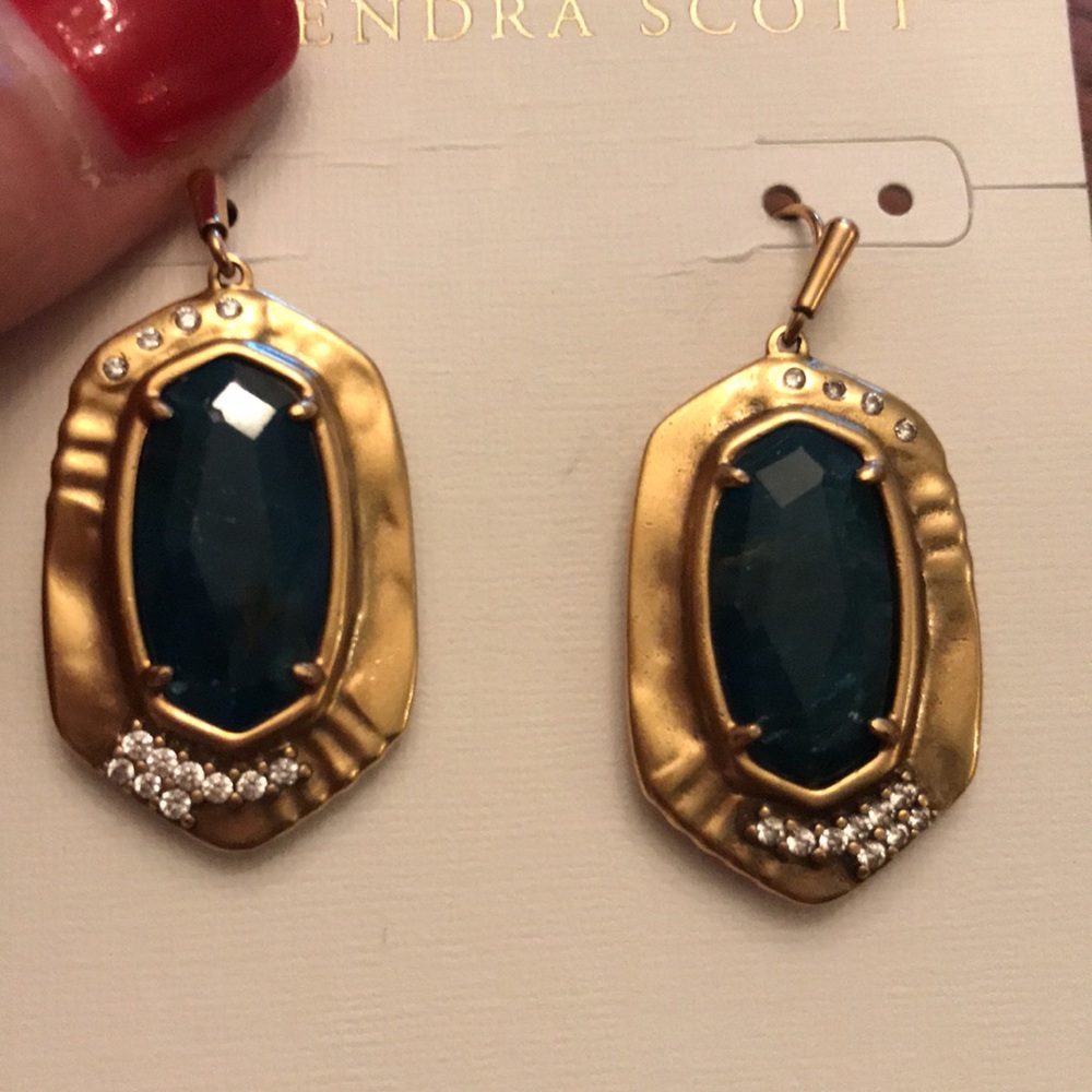 Authentic Kendra Scott Earrings. New with tag and pouch.